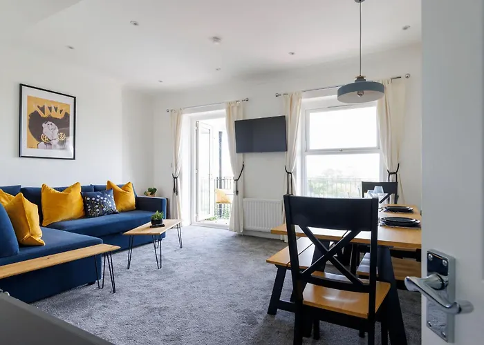 Two Bed Apartment With Sea Views In Bognor Regis