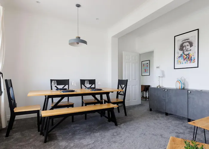 Two Bed Apartment With Sea Views In Bognor Regis