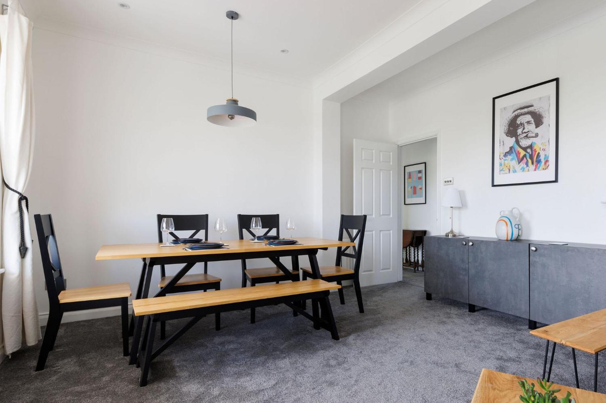 Two Bed With Sea Views In Apartment
