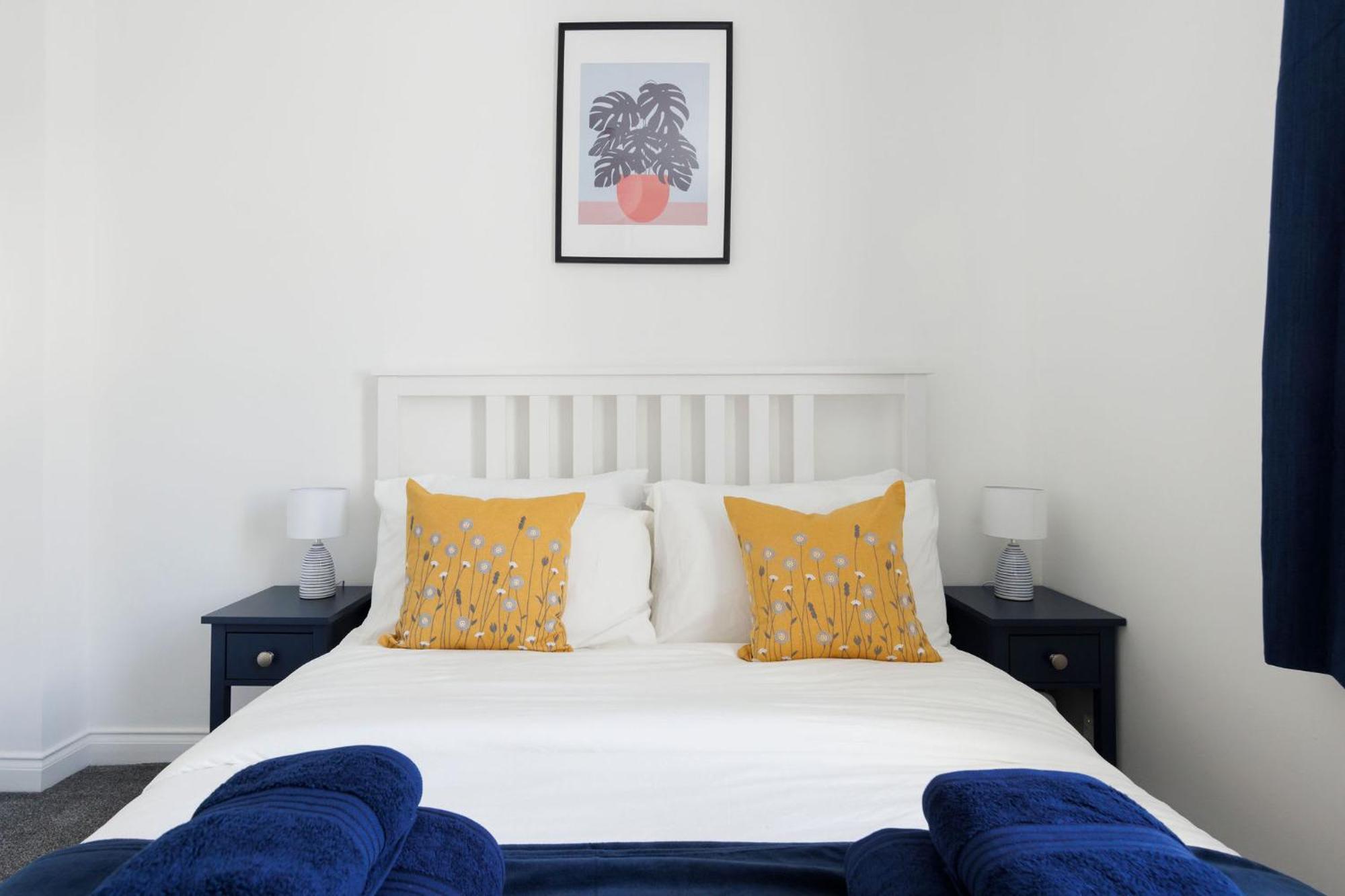 Apartment Two Bed With Sea Views In *
