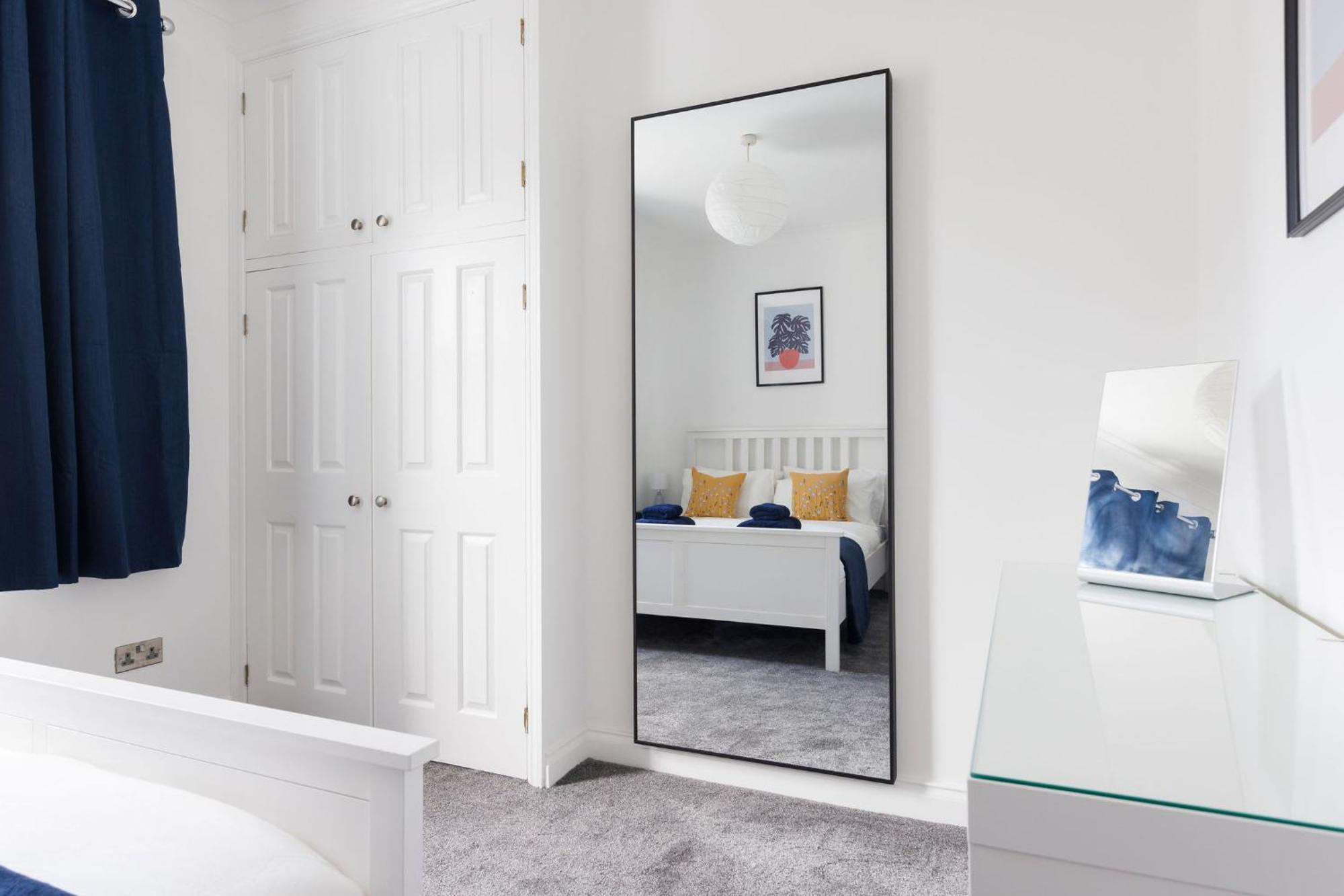 Apartment Two Bed With Sea Views In *